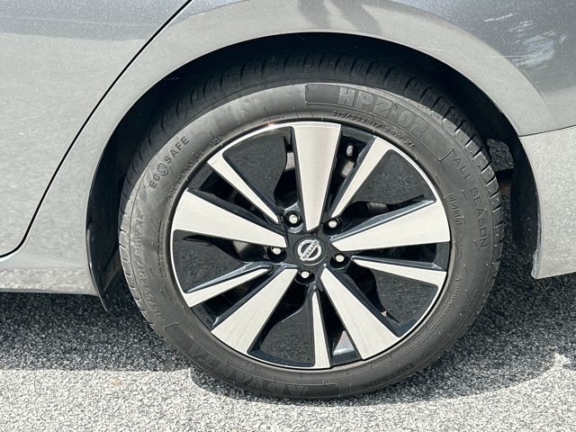 Vehicle image 11 of 31