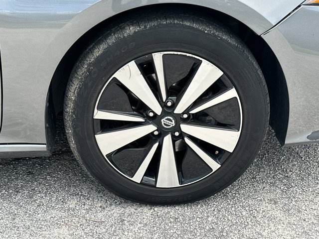 Vehicle image 9 of 31