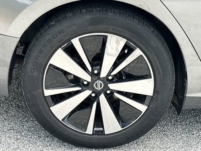 Vehicle image 10 of 31
