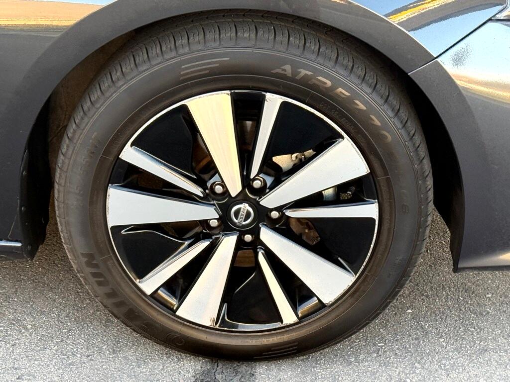 Vehicle image 8 of 33