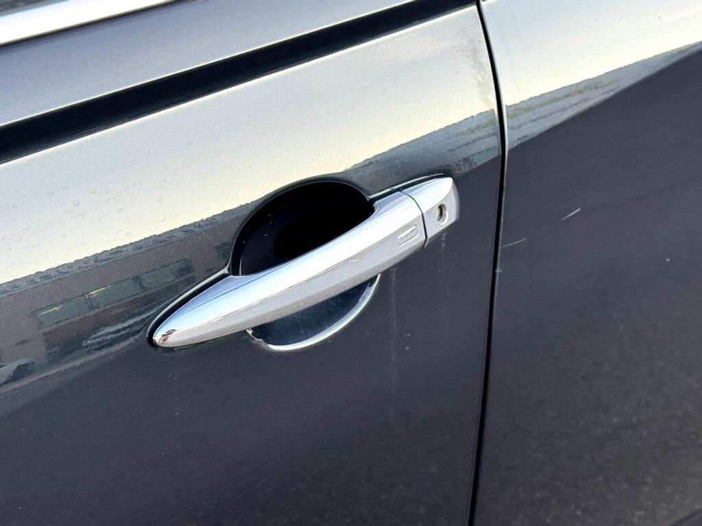 Vehicle image 11 of 33