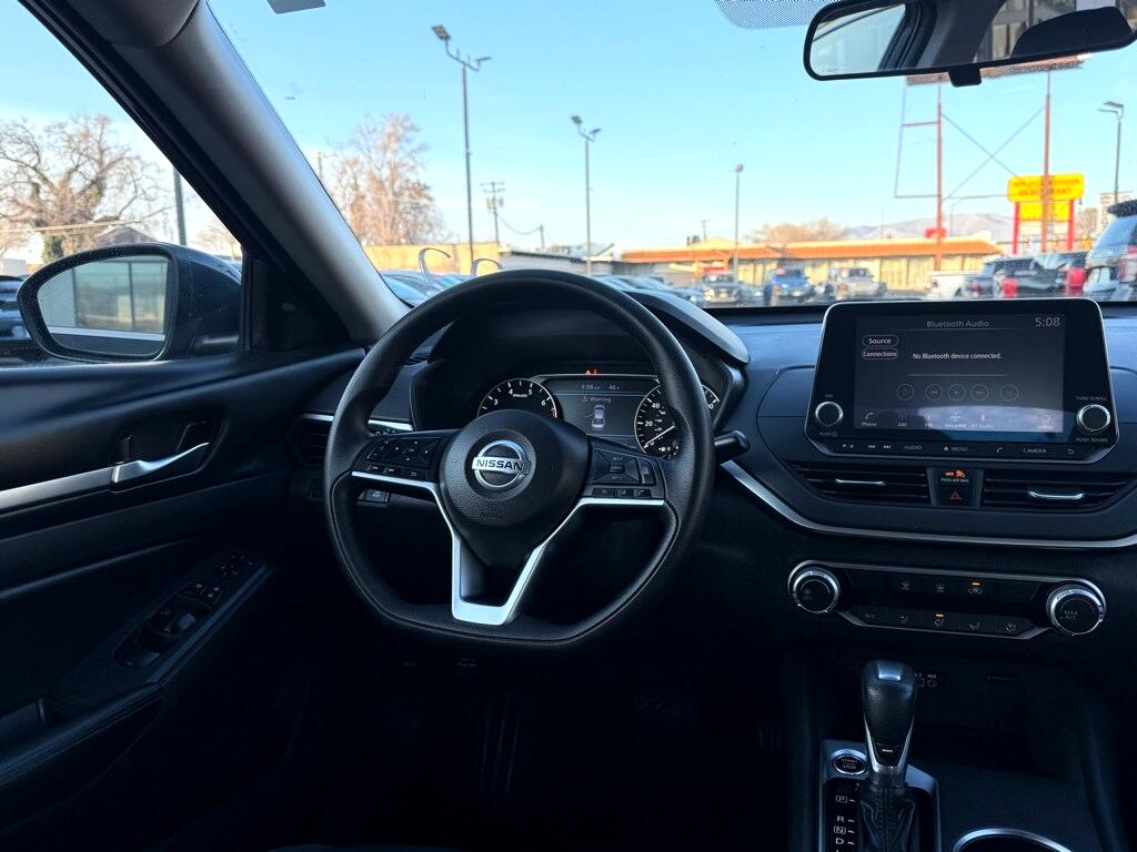 Vehicle image 19 of 33
