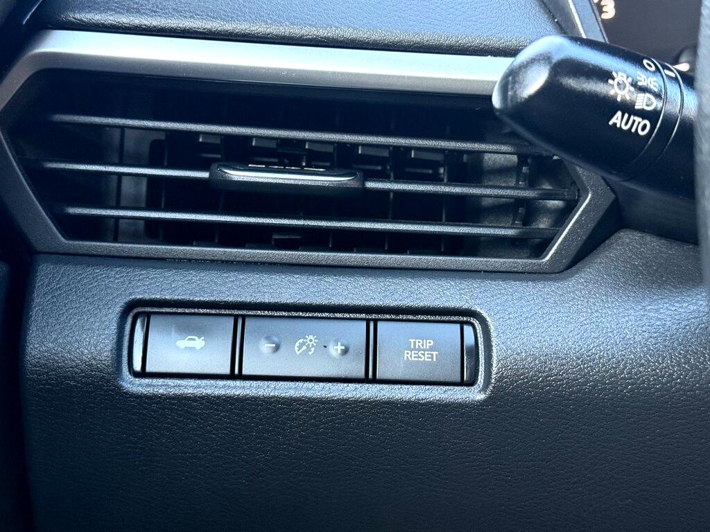 Vehicle image 32 of 33