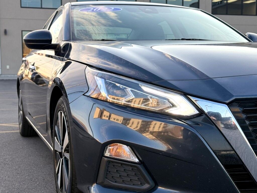 Vehicle image 9 of 33