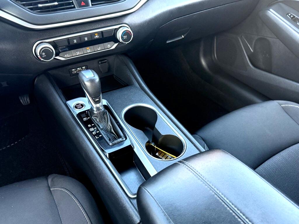 Vehicle image 21 of 33