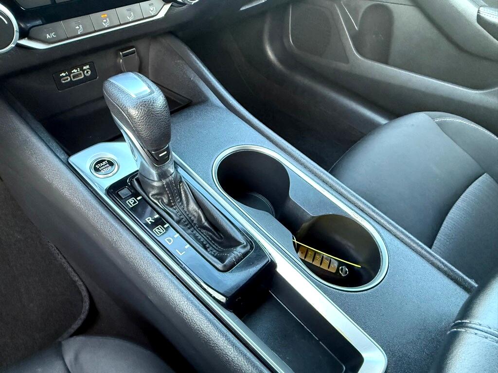 Vehicle image 25 of 33