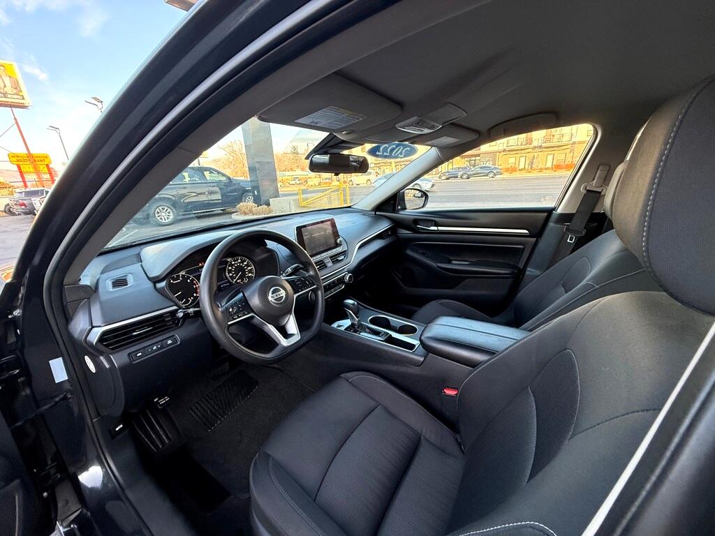 Vehicle image 16 of 33