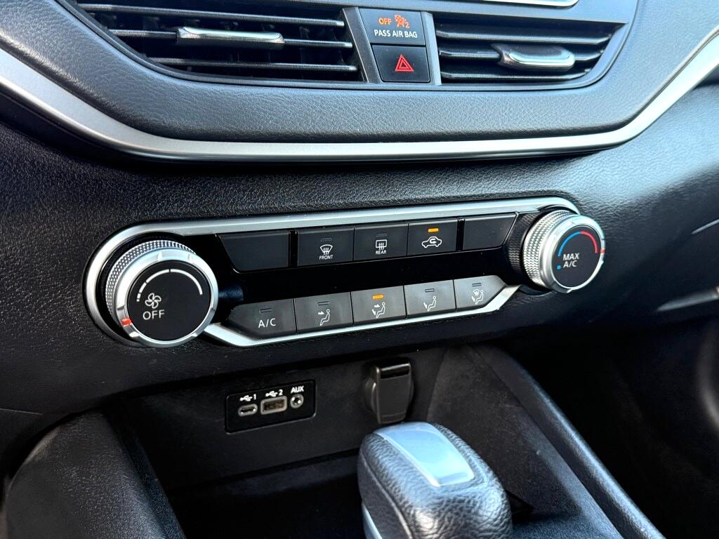 Vehicle image 26 of 33