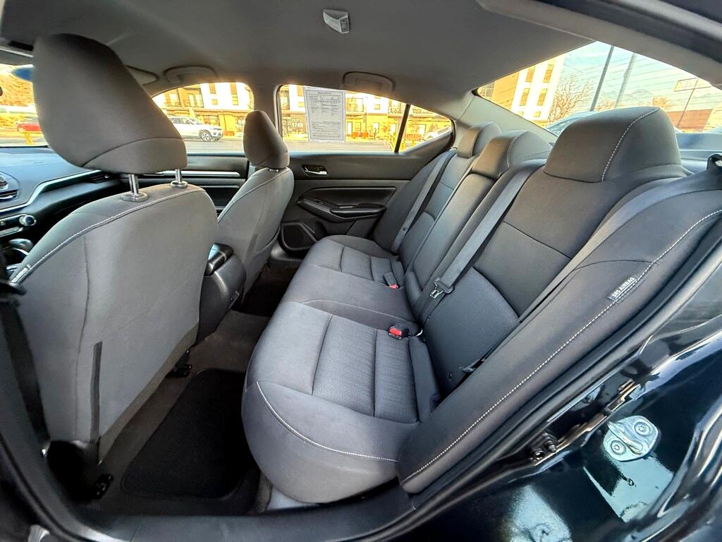 Vehicle image 17 of 33