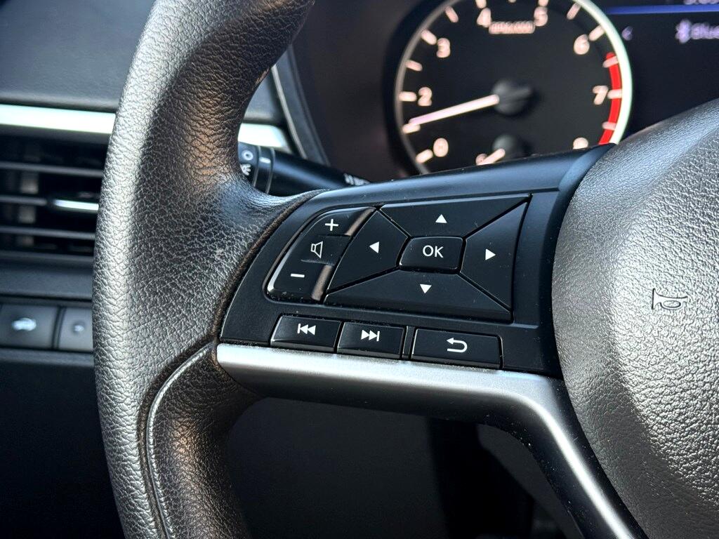 Vehicle image 31 of 33