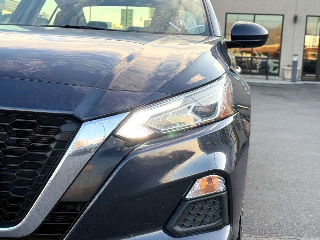 Vehicle image 10 of 33
