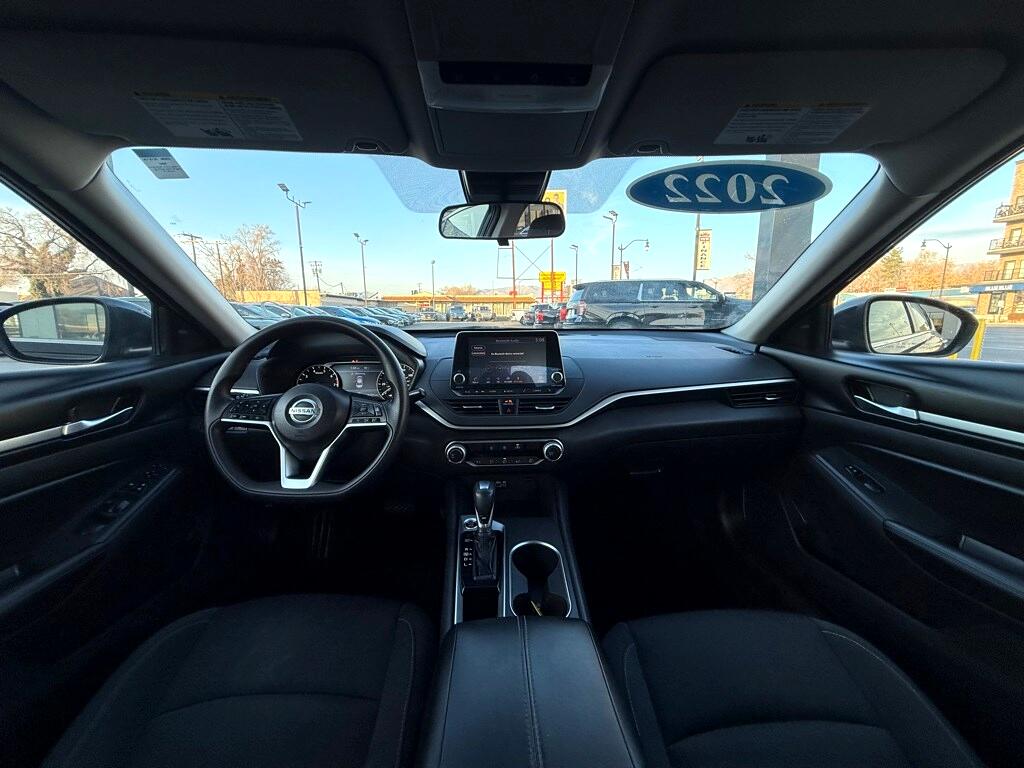 Vehicle image 18 of 33