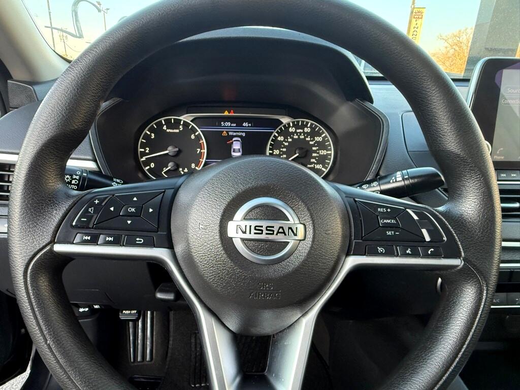 Vehicle image 23 of 33