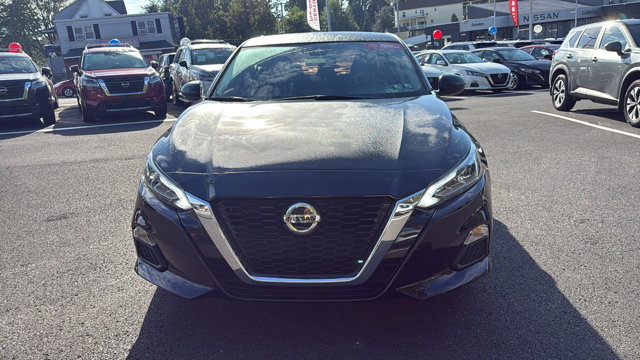 2022 Nissan Altima 2.5 SV Image 2 of 25