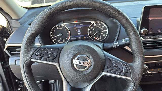 2022 Nissan Altima 2.5 SV Image 12 of 25