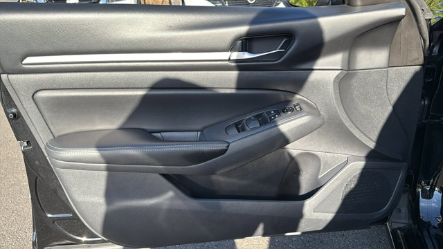 2022 Nissan Altima 2.5 SV Image 17 of 25