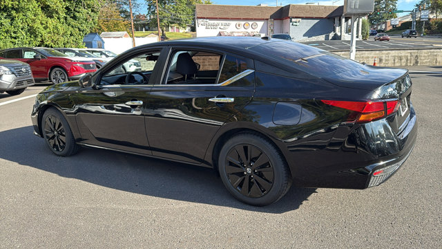 2022 Nissan Altima 2.5 SV Image 6 of 25