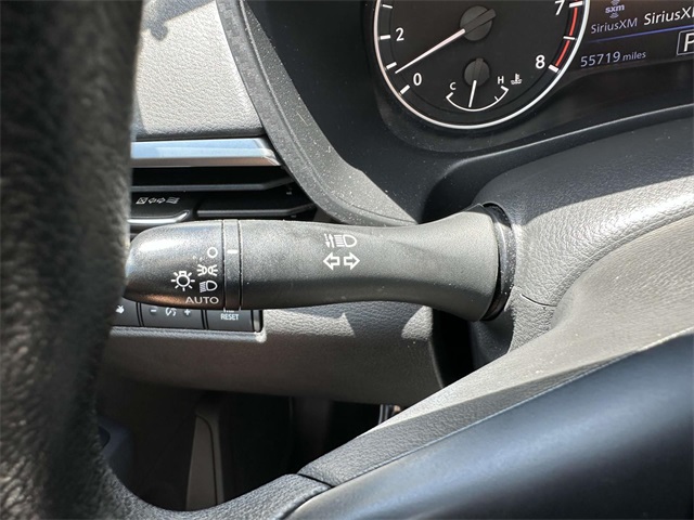 Vehicle image 21 of 29