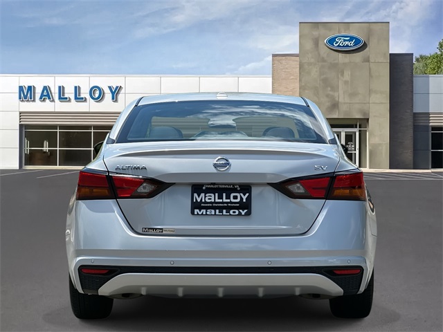 Vehicle image 4 of 29