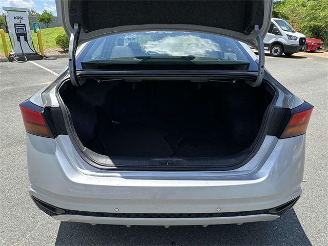 Vehicle image 8 of 29