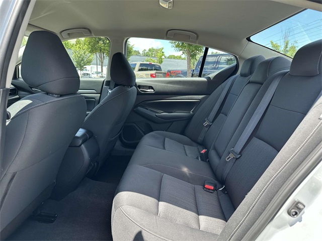 Vehicle image 10 of 29