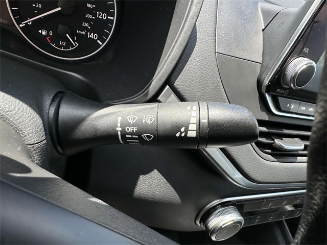 Vehicle image 25 of 29