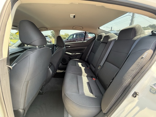 Vehicle image 13 of 35