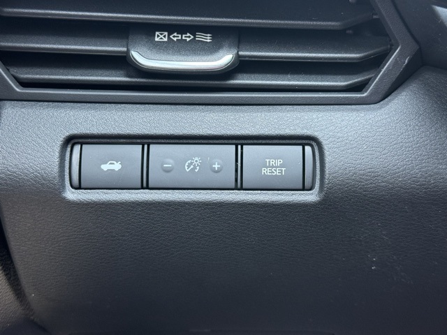 Vehicle image 27 of 35