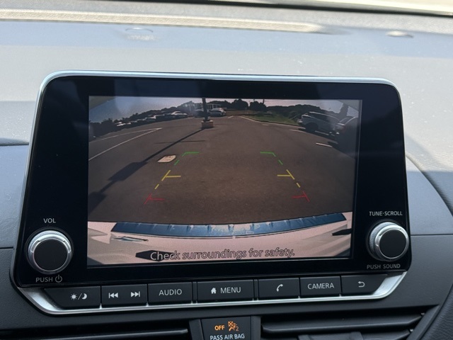 Vehicle image 23 of 35