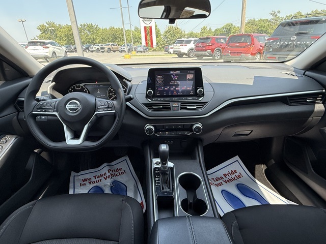 Vehicle image 16 of 35