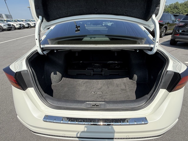 Vehicle image 12 of 35