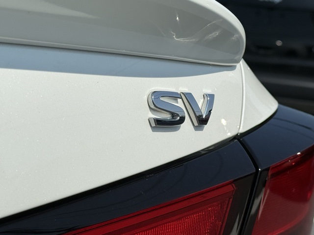 Vehicle image 33 of 35