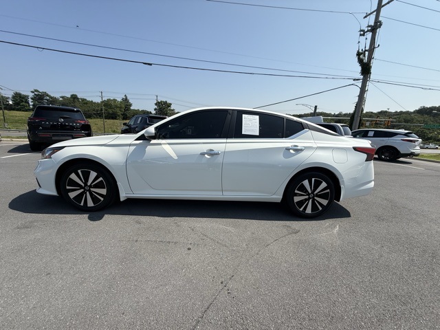 Vehicle image 8 of 35
