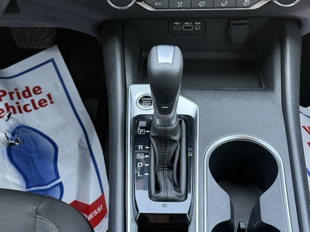 Vehicle image 25 of 35