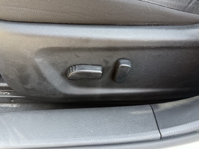 Vehicle image 28 of 35