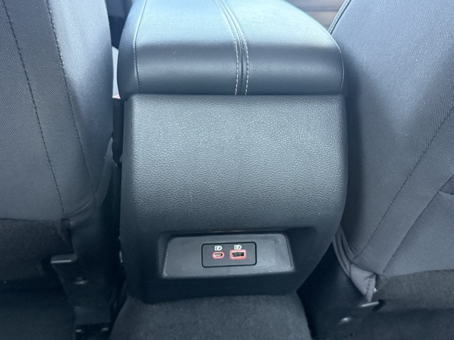 Vehicle image 31 of 35