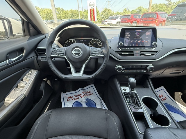 Vehicle image 17 of 35