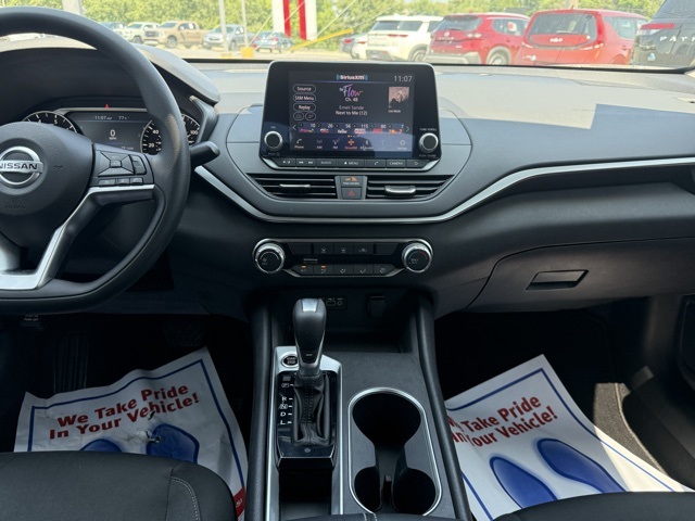 Vehicle image 18 of 35