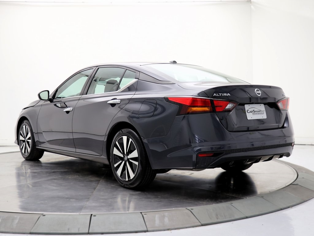 Vehicle image 12 of 55