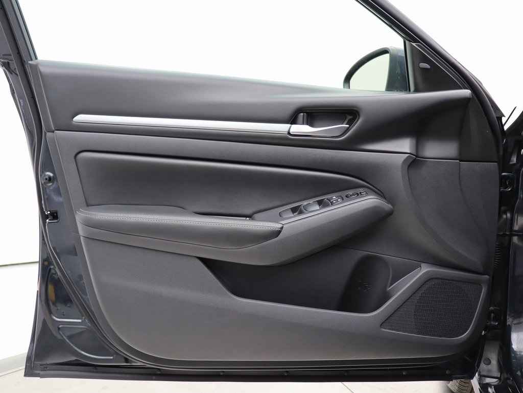 Vehicle image 50 of 55