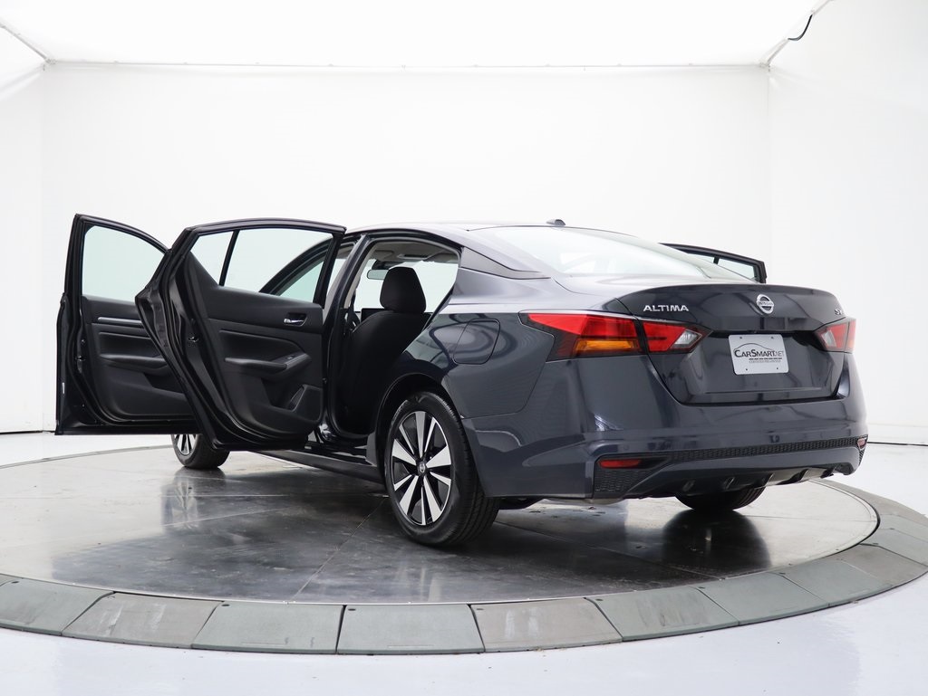 Vehicle image 13 of 55