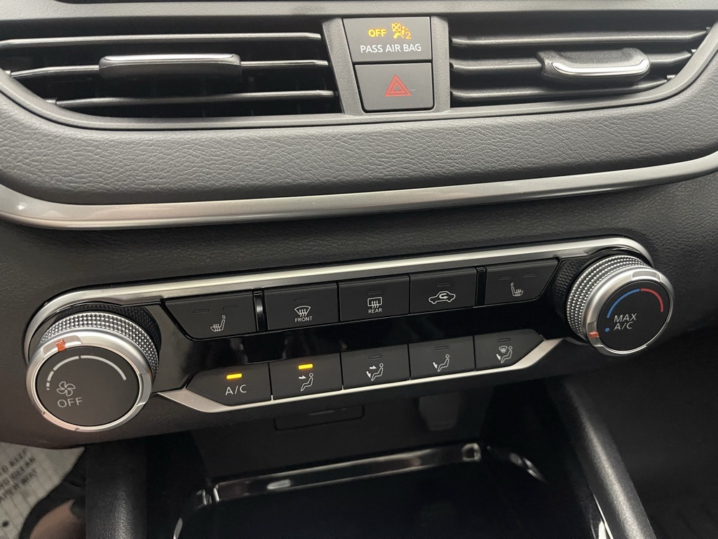 Vehicle image 24 of 34