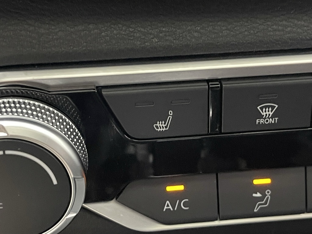 Vehicle image 28 of 34