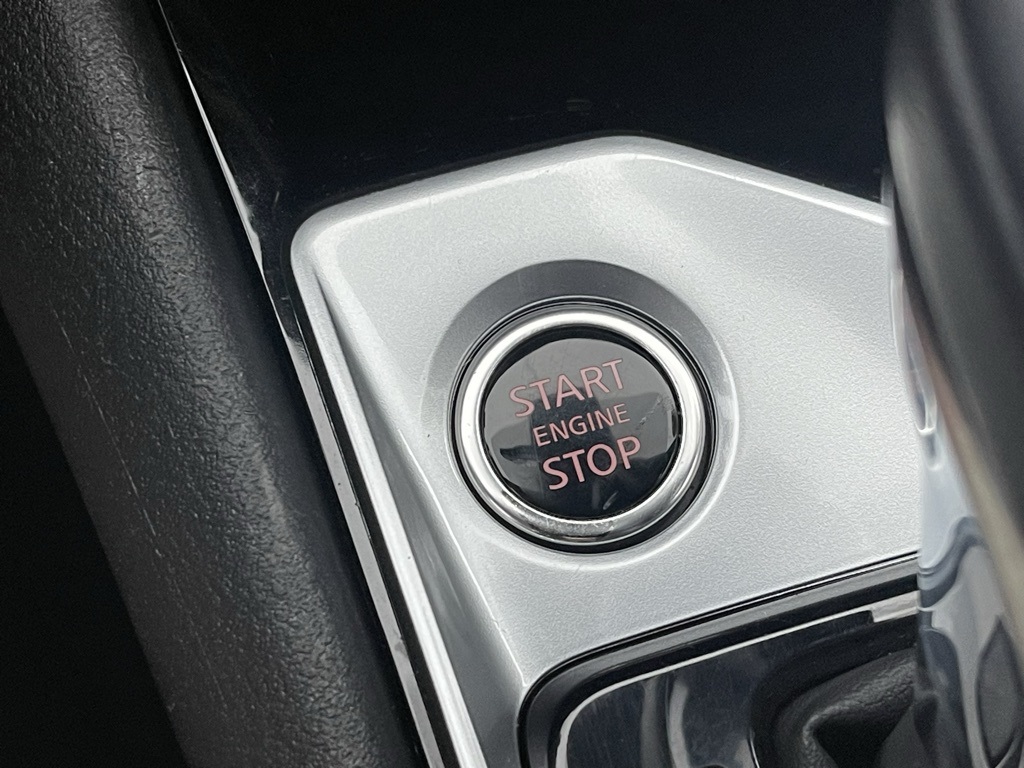 Vehicle image 30 of 34