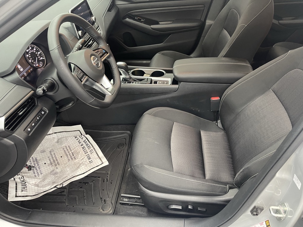 Vehicle image 31 of 34