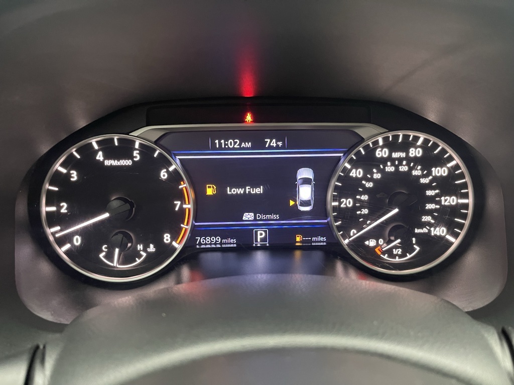 Vehicle image 21 of 34