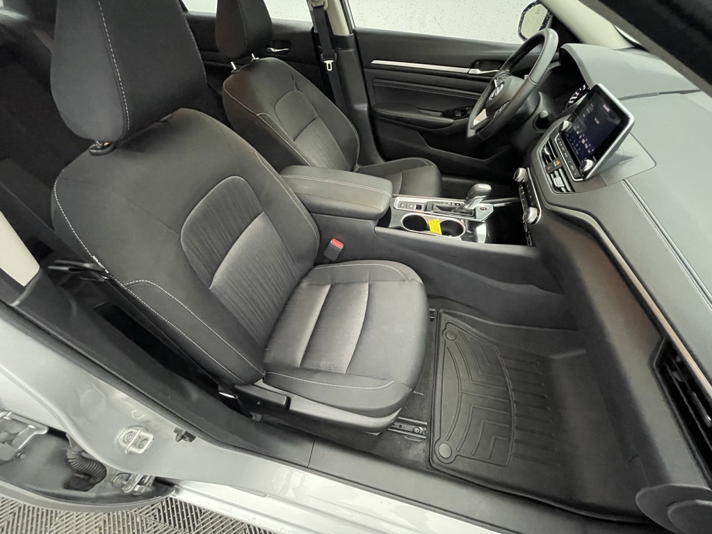 Vehicle image 10 of 34