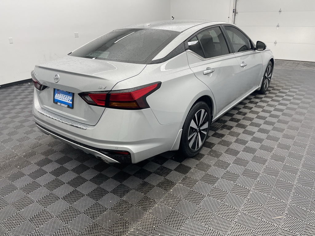 Vehicle image 5 of 34