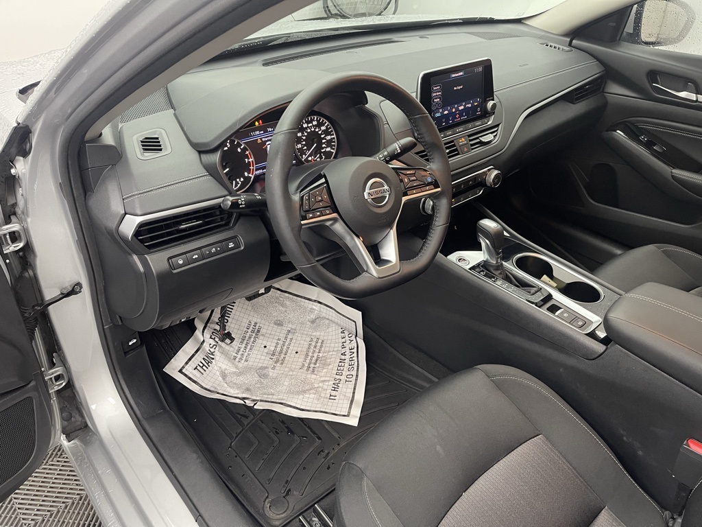 Vehicle image 18 of 34