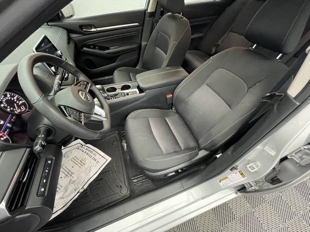 Vehicle image 16 of 34